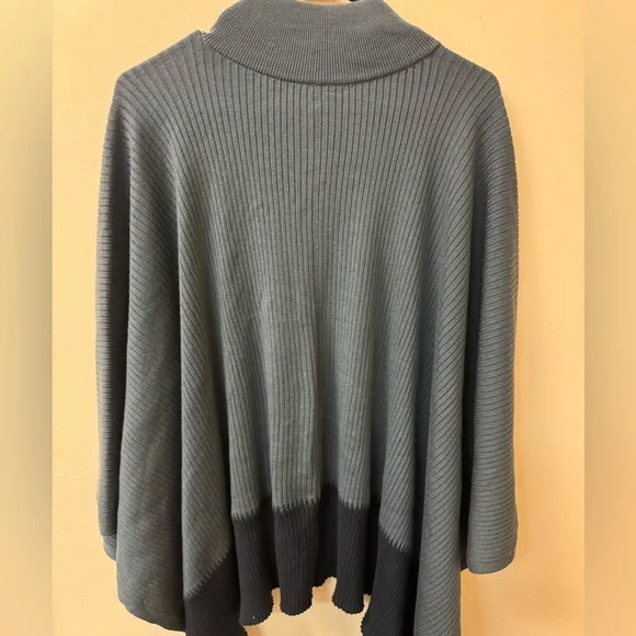 Lululemon On The Go Poncho - Picture 4 of 5